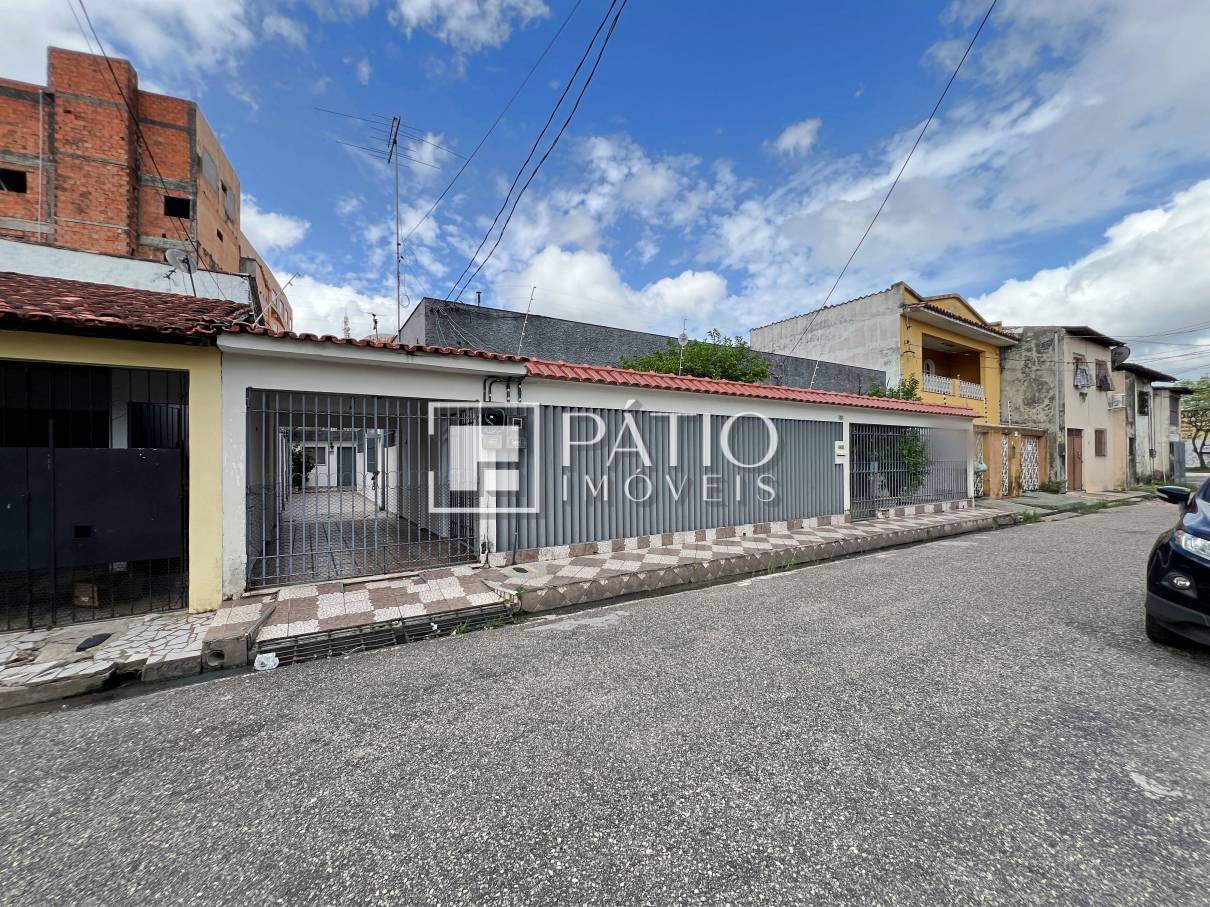 Casa à venda e aluguel com 6 quartos, 356m² - Foto 1